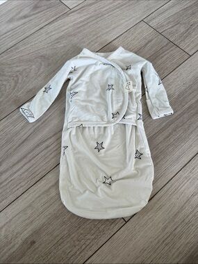Bonsie Skin to Skin Babywear Bag White and Black Stars Newborn